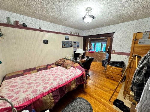 41004 Range Road 215, Rural Lacombe County, AB - Indoor Photo Showing Bedroom