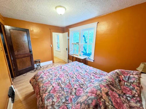 41004 Range Road 215, Rural Lacombe County, AB - Indoor Photo Showing Bedroom