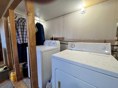 41004 Range Road 215, Rural Lacombe County, AB - Indoor Photo Showing Laundry Room