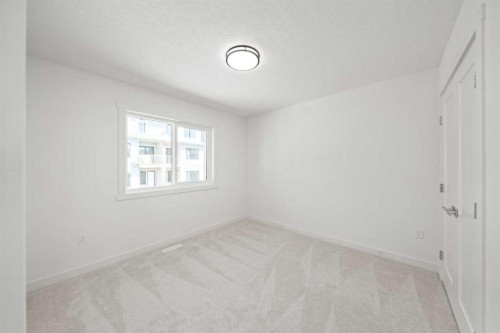 91 Heritage Manor, Cochrane, AB - Indoor Photo Showing Other Room