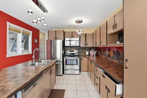 26 Gummow Close, Red Deer, AB - Indoor Photo Showing Kitchen With Stainless Steel Kitchen With Double Sink