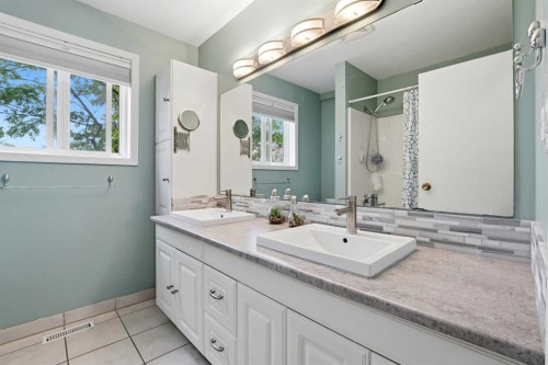 26 Gummow Close, Red Deer, AB - Indoor Photo Showing Bathroom