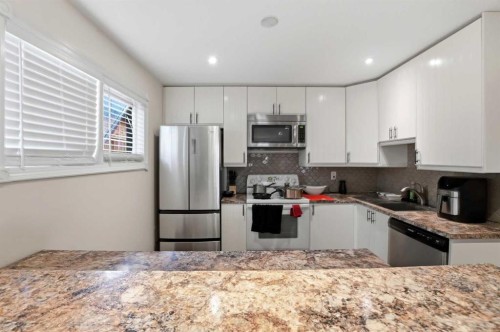 26 Gummow Close, Red Deer, AB - Indoor Photo Showing Kitchen With Stainless Steel Kitchen With Upgraded Kitchen