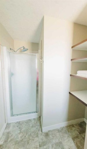 5007B 46 Street, Stettler, AB - Indoor With Storage