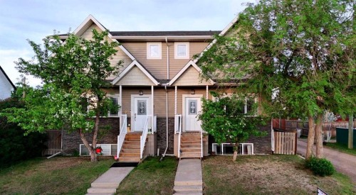 5007B 46 Street, Stettler, AB - Outdoor With Facade