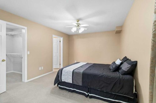 211-6118 53 Avenue, Red Deer, AB - Indoor Photo Showing Bedroom