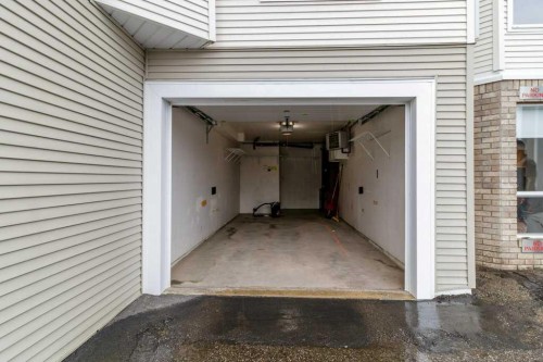 211-6118 53 Avenue, Red Deer, AB - Outdoor With Exterior