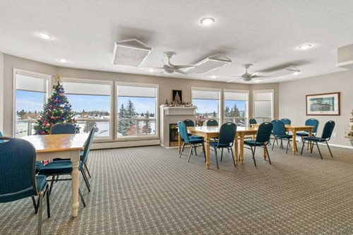 211-6118 53 Avenue, Red Deer, AB - Indoor Photo Showing Dining Room