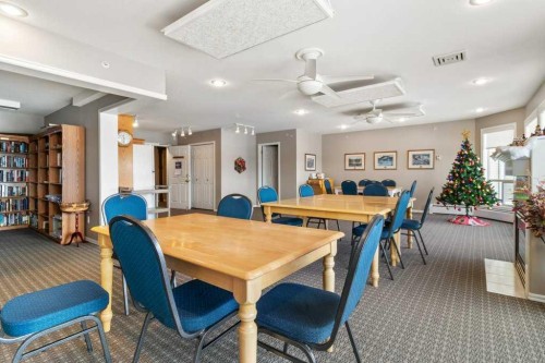211-6118 53 Avenue, Red Deer, AB - Indoor Photo Showing Dining Room