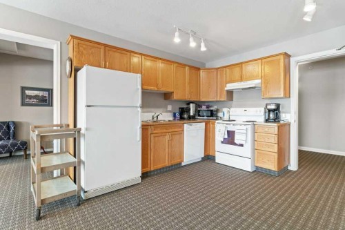 211-6118 53 Avenue, Red Deer, AB - Indoor Photo Showing Kitchen