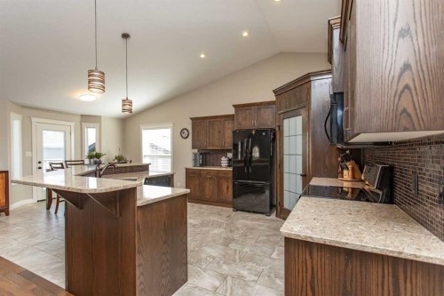 101 Coachman Way, Blackfalds, AB - Indoor Photo Showing Kitchen