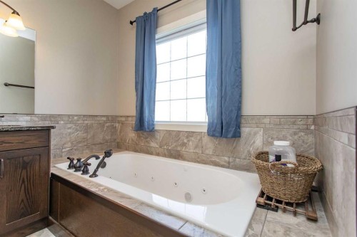 101 Coachman Way, Blackfalds, AB - Indoor Photo Showing Bathroom