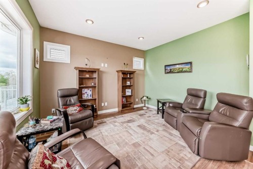 12 Beardsley Crescent, Lacombe, AB 
