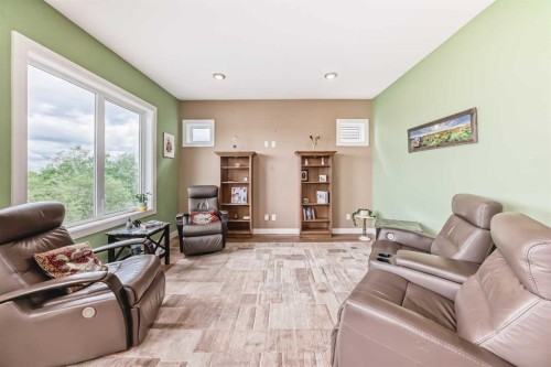 12 Beardsley Crescent, Lacombe, AB 