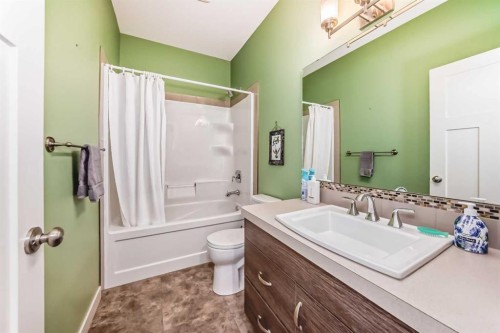 12 Beardsley Crescent, Lacombe, AB 