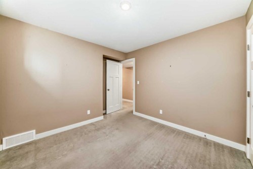 12 Beardsley Crescent, Lacombe, AB 