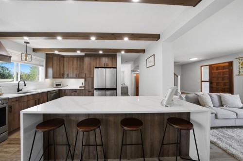 75 Hill Crescent, Red Deer, AB - Indoor Photo Showing Kitchen With Upgraded Kitchen