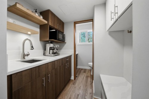 75 Hill Crescent, Red Deer, AB - Indoor Photo Showing Kitchen