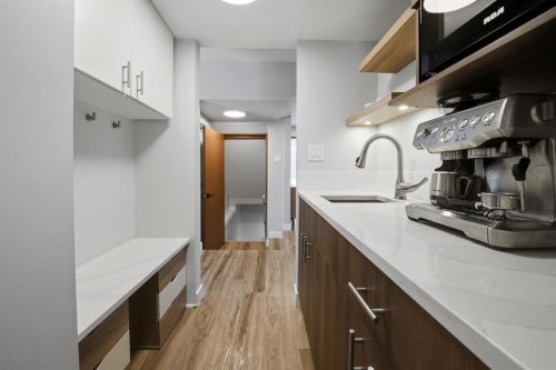 75 Hill Crescent, Red Deer, AB - Indoor Photo Showing Kitchen
