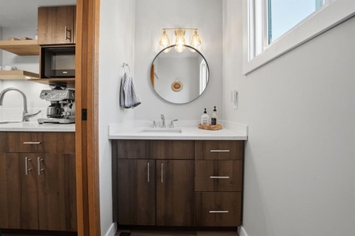 75 Hill Crescent, Red Deer, AB - Indoor Photo Showing Bathroom
