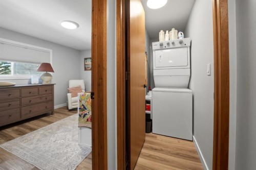 75 Hill Crescent, Red Deer, AB - Indoor Photo Showing Laundry Room
