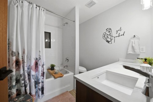 75 Hill Crescent, Red Deer, AB - Indoor Photo Showing Bathroom