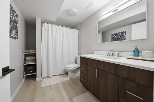 75 Hill Crescent, Red Deer, AB - Indoor Photo Showing Bathroom