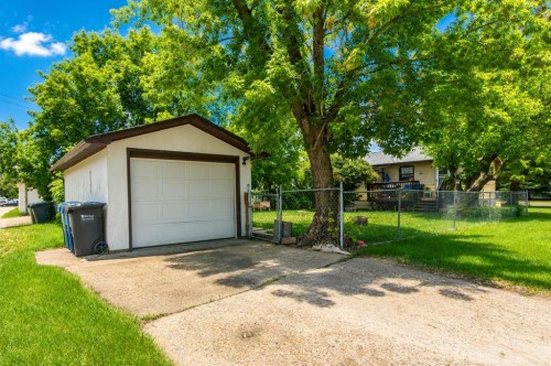 3502 51 Avenue, Red Deer, AB 