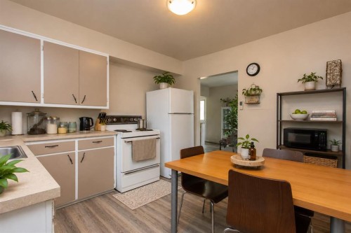 3502 51 Avenue, Red Deer, AB 