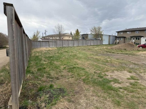 5311 57 Avenue, Ponoka, AB 