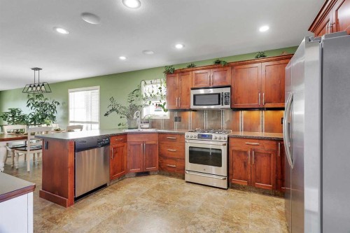 284 Vanson Close, Red Deer, AB - Indoor Photo Showing Kitchen