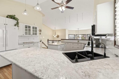 25 Fern Glade Crescent, Sylvan Lake, AB - Indoor Photo Showing Kitchen With Double Sink
