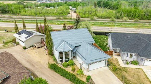 25 Fern Glade Crescent  Sylvan Lake, AB T4S 1Z6