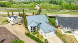25 Fern Glade Crescent Sylvan Lake, AB T4S 1Z6