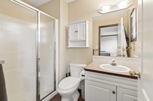 25 Fern Glade Crescent, Sylvan Lake, AB - Indoor Photo Showing Bathroom