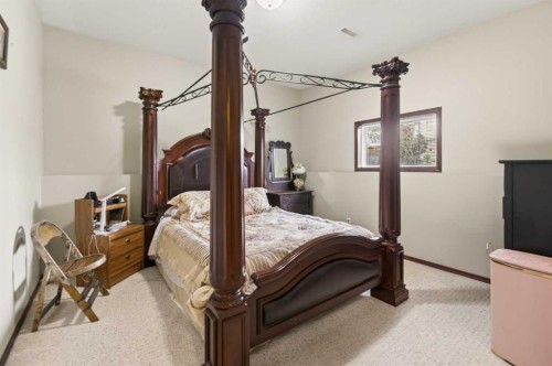 25 Fern Glade Crescent, Sylvan Lake, AB - Indoor Photo Showing Bedroom