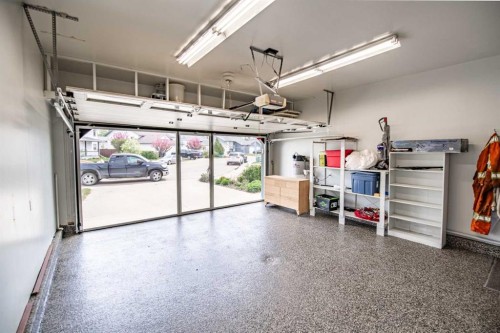 25 Fern Glade Crescent, Sylvan Lake, AB - Indoor Photo Showing Garage