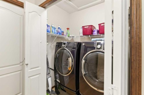 25 Fern Glade Crescent, Sylvan Lake, AB - Indoor Photo Showing Laundry Room