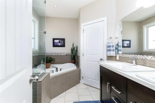 39 Thompson Crescent, Red Deer, AB - Indoor Photo Showing Bathroom