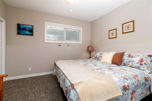 39 Thompson Crescent, Red Deer, AB - Indoor Photo Showing Bedroom