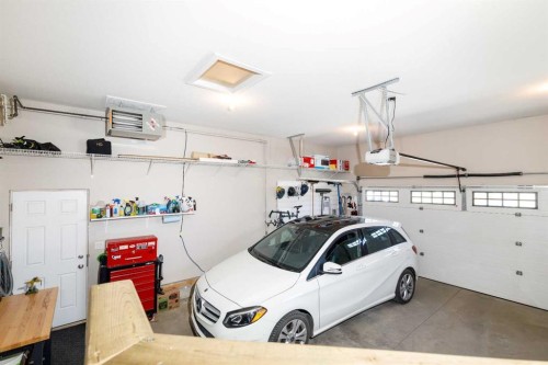 39 Thompson Crescent, Red Deer, AB - Indoor Photo Showing Garage