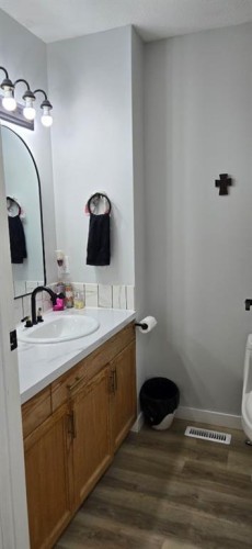 5113 A 54 Avenue, Ponoka, AB - Indoor Photo Showing Bathroom