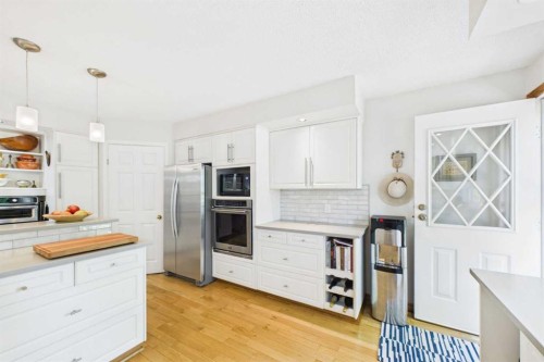 3740 43A Avenue, Red Deer, AB - Indoor Photo Showing Kitchen With Upgraded Kitchen
