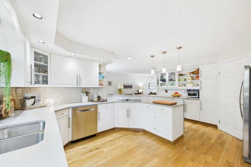 3740 43A Avenue, Red Deer, AB - Indoor Photo Showing Kitchen With Upgraded Kitchen