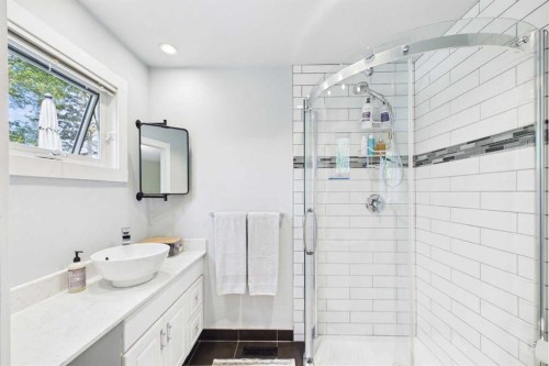 3740 43A Avenue, Red Deer, AB - Indoor Photo Showing Bathroom
