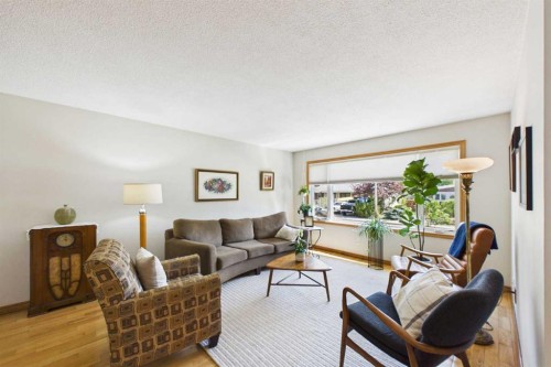 3740 43A Avenue, Red Deer, AB - Indoor Photo Showing Living Room