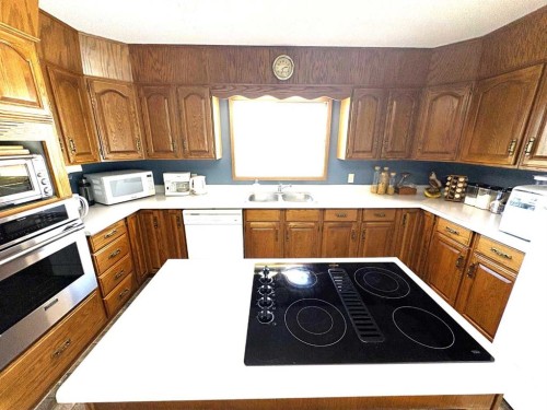 42567 Highway 856, Rural Flagstaff County, AB - Indoor Photo Showing Kitchen With Double Sink