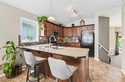 32 Reynolds Road, Sylvan Lake, AB - Indoor