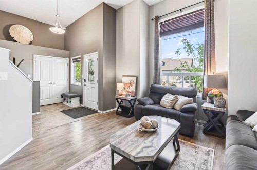 32 Reynolds Road, Sylvan Lake, AB - Indoor Photo Showing Living Room