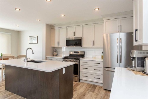 71 Bardwell Way, Sylvan Lake, AB - Indoor Photo Showing Kitchen With Upgraded Kitchen